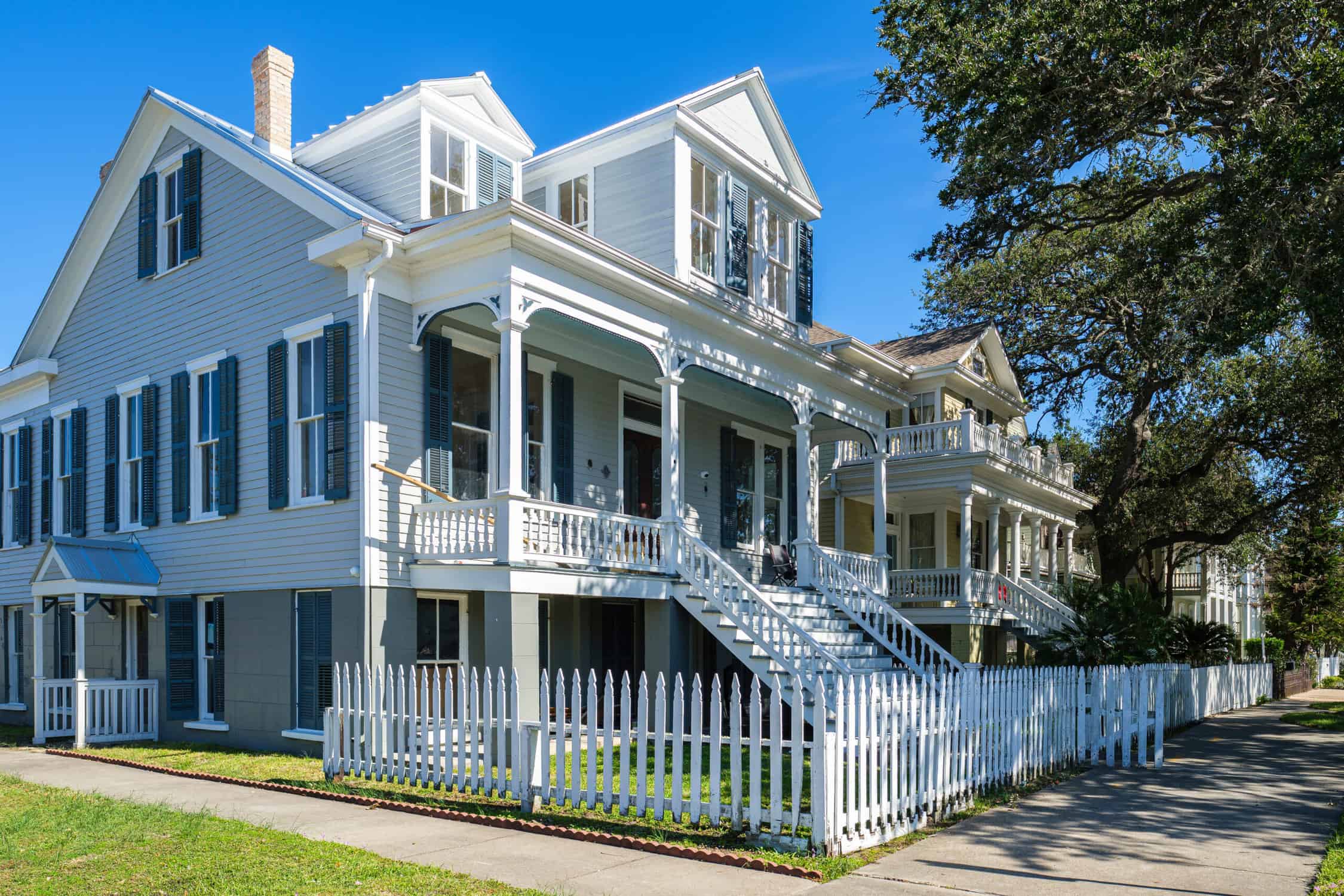 The Silk Stocking Residential Historic District contains beautifully restored vintage homes of the Queen Anne architecture style.